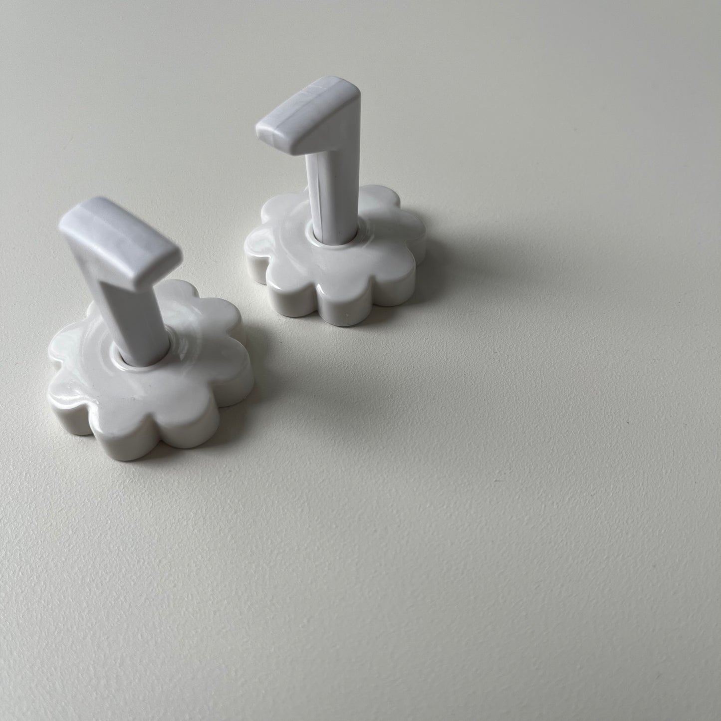 【즉납품】 flower tip stand 2set 마그넷 없음 LVS237F (acrylic tip stand 네일 프라이빗 살롱 살롱 살롱 소품)