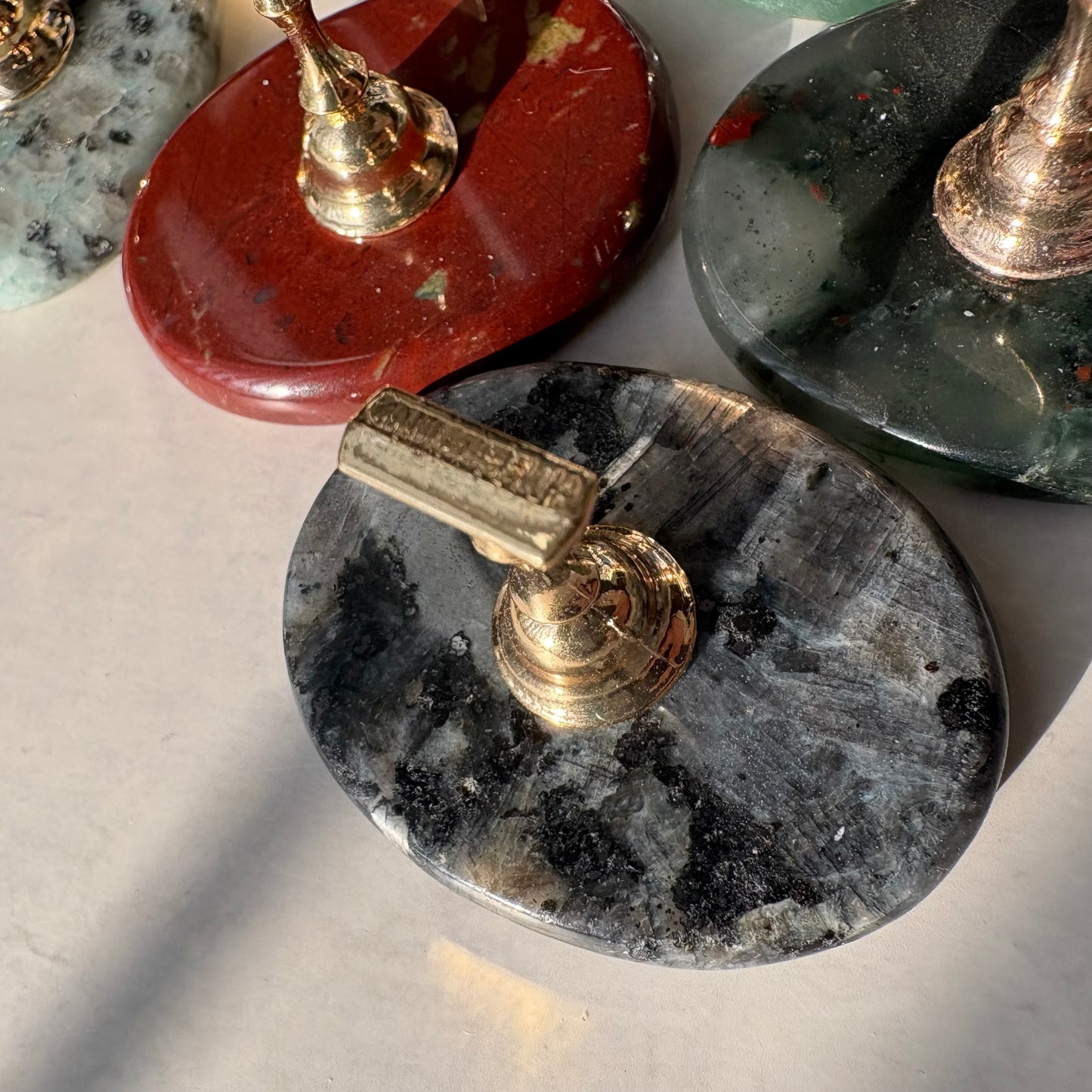 【即納品】 black flash stone J flat tip stand original チップスタンド 天然石