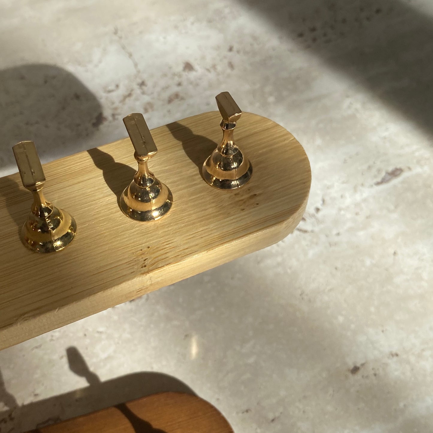 【즉납품】natural round tip stand gold 칩 스탠드 LVS267W5G