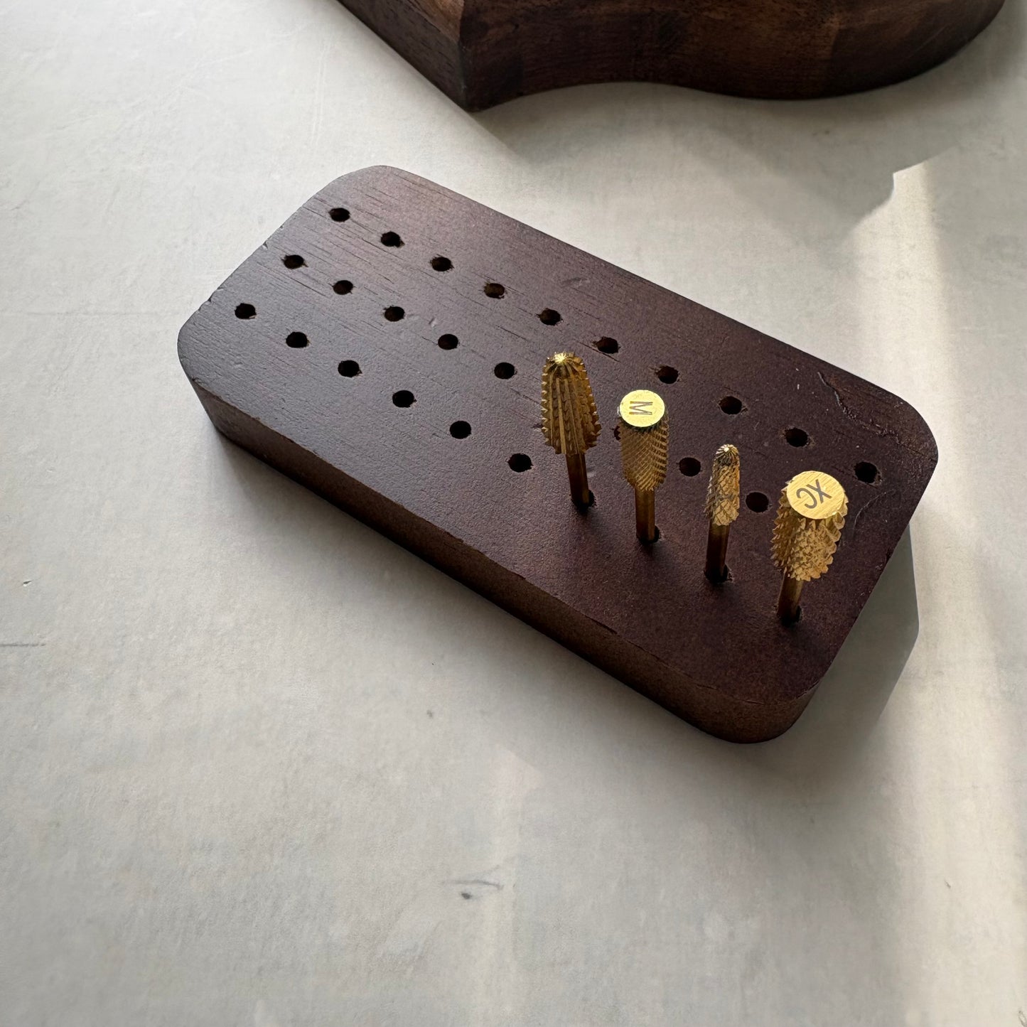 【即納品】	brown ビットスタンド 30穴  LVS941B