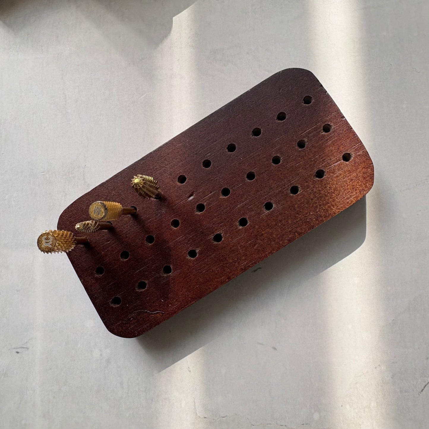 【即納品】	brown ビットスタンド 30穴  LVS941B