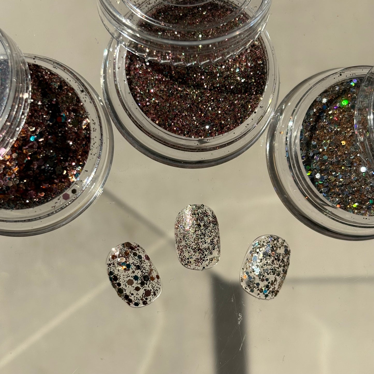 【即納品】	mauve glitter hologram 3SET LVSN1327	ネイルパーツ